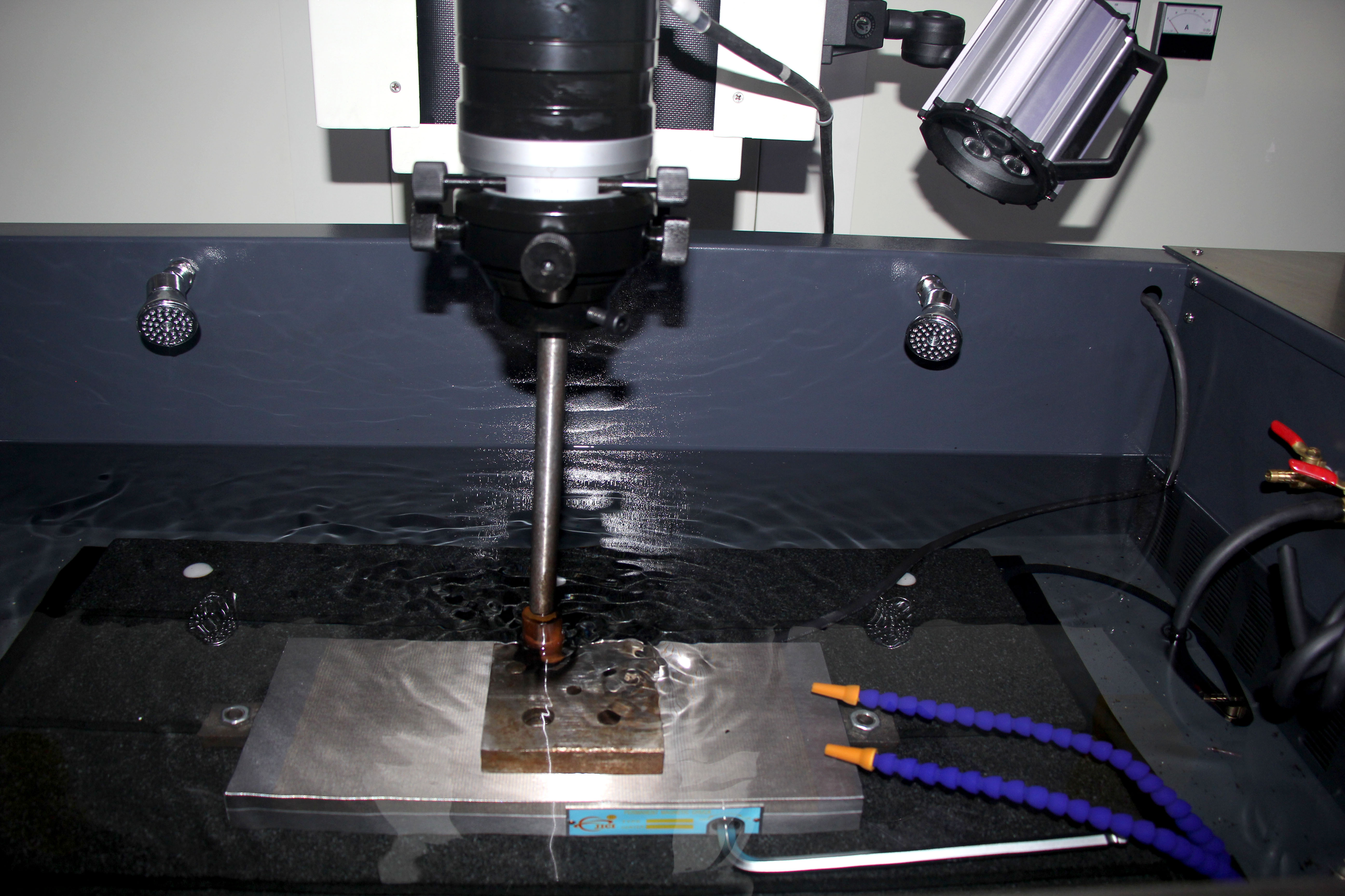 旭錦塑膠模具設備-鏡面火花機 旭錦塑膠模具設備-鏡面火花機